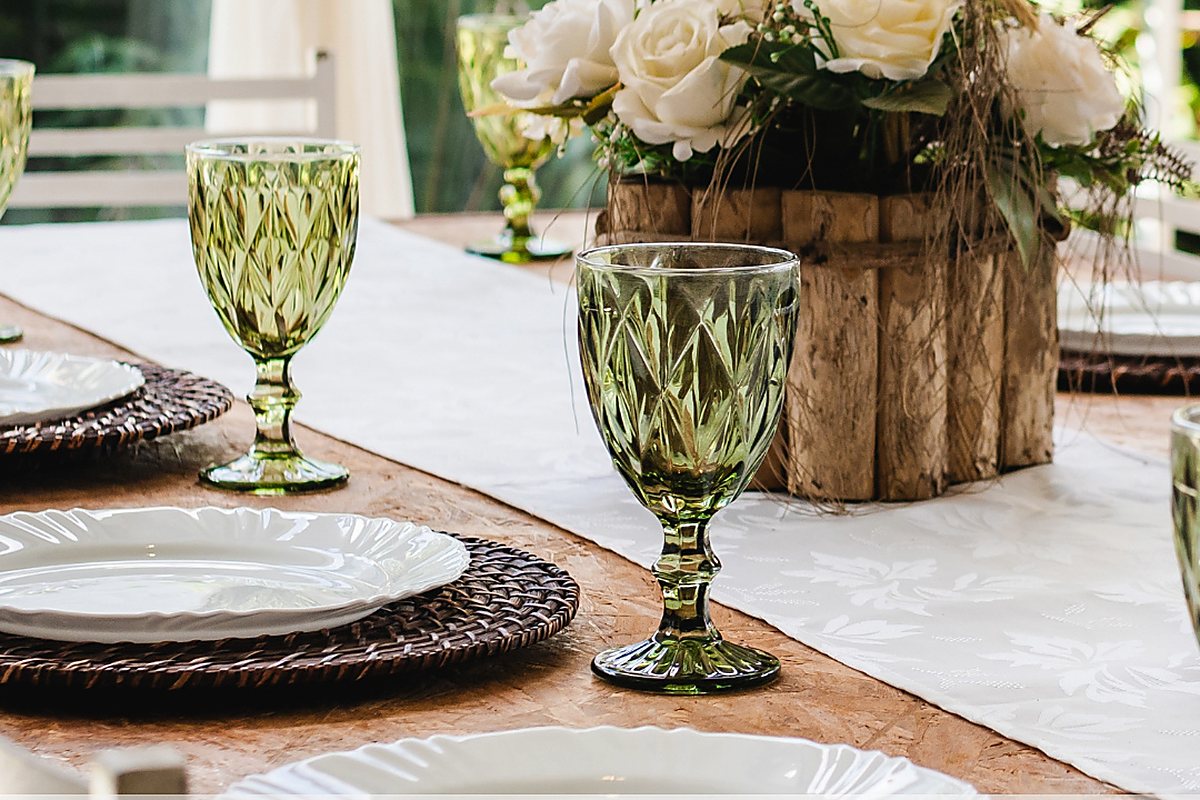 Detalhes delicados de casamento e papelaria