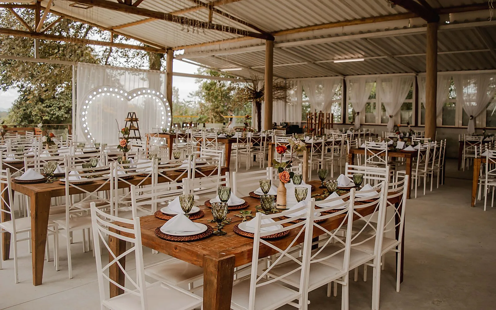 Recepção de casamento em ambiente elegante
